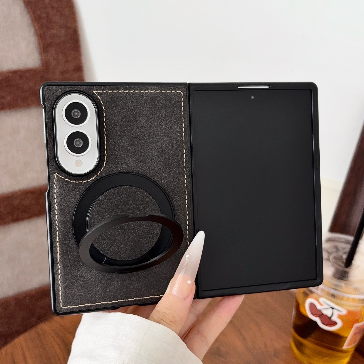 Luxury Sheepskin Leather Phone - огляд і ціна Magnetic Charging Stand